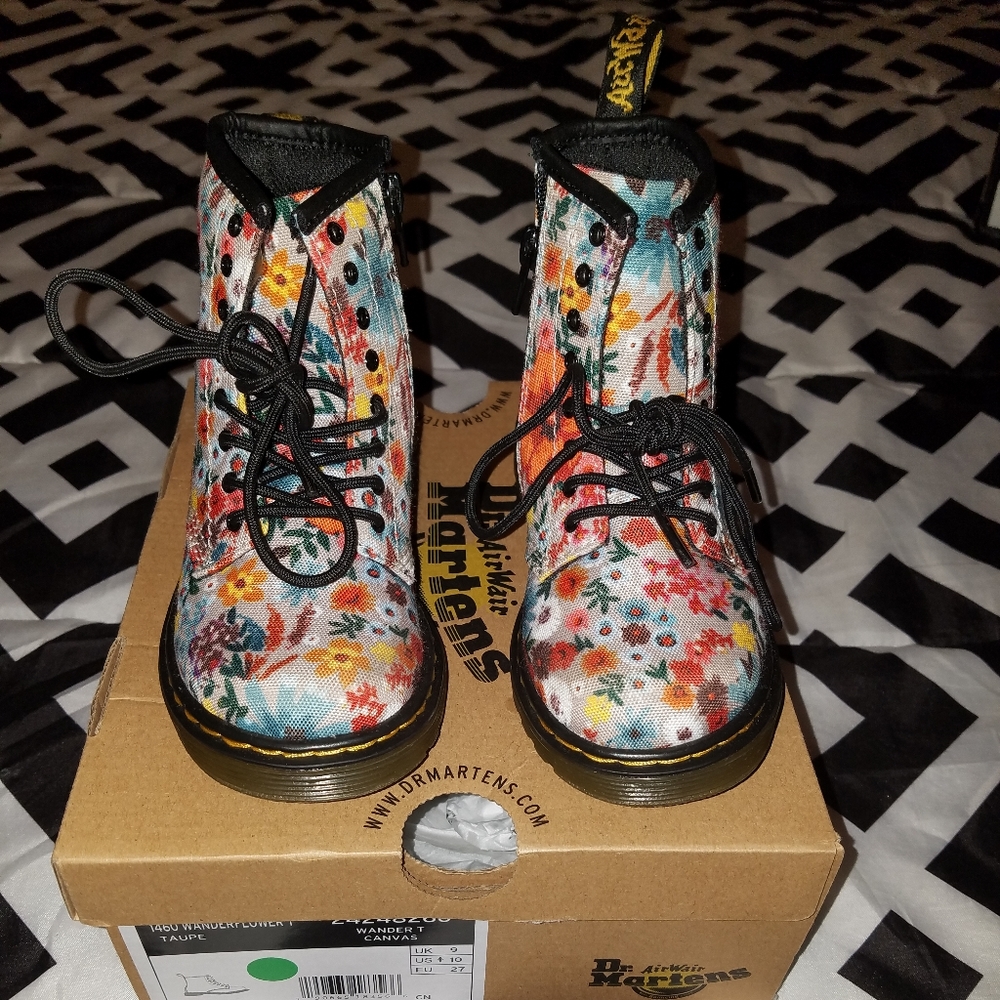 Dr. Martens Wanderflower Canvas Boot